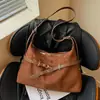 Bolsa Transversal de Couro de Alta Qualidade Estilo Retrô para Ombro Feminina 2026 Outono Grande Capacidade Versátil para Trabalho Deslocamento Bolsa de Ombro Único Transversal