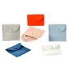 Venta al por mayor del fabricante de bolsas de solapa de alta gama con hebillas de tela, bolsas con broche de terciopelo de microfibra, embalaje para joyería y bolsas decorativas para almacenamiento