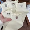 Calcetines Blancos Pequeños 2026 Nuevo Bordado de Animales de Dibujos Animados Calcetines Cortos de Moda Versátiles Borde con Volantes Calcetines Cortos Delgados para Mujer