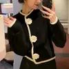 Cardigã suéter de camélia francês estilo coreano para outono para mulheres, design espessado com cores contrastantes, jaqueta de tricô chique