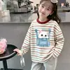 Camiseta de manga larga a rayas de algodón puro para niña, nuevo estilo primavera y otoño 2026, top casual versátil de Instagram, camiseta básica para niños, moderna