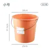 Cubo de plástico para el hogar, portátil, grande, engrosado, para almacenar agua, dormitorio de estudiantes, baño, con tapa, lavandería, pequeño, redondo