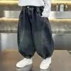 Calça Jeans Masculina Estilo Primavera e Outono com Bolso Traseiro Patch 2026 Outono Novo Estilo Cool Moda Bebê Influenciador da Internet Casual Tendência