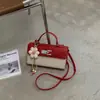 Bolso para mujer de diseño de nicho estilo francés, nuevo modelo 2026, bolso cruzado versátil de color block, bolso de mano cuadrado pequeño moderno y súper popular