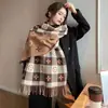 Bufanda Popular Nueva de Imitación Cachemir 2025 para Mujer, Cuadros en Forma de Corazón, Engrosada y Cálida, Adecuada para Otoño e Invierno, Bufanda de Estilo de Oficina de Alta Gama