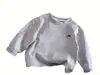 Camiseta Estilosa de Ursinho Cartoon Solta para Meninos e Meninas, Camisa Base Listrada de Manga Longa para Primavera e Outono para Crianças Pequenas