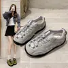 Tênis femininos estilo retrô alemão para o verão de 2026, modelo novo com cabedal em malha, respirável, sola macia, fofo e peculiar, slip-on, casual, versátil, para caminhada