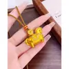 Tienda de Oro Mismo Estilo Arena Dorada Colgante de Diamante "Hazte Rico Rápidamente" Nuevo Estilo Chino Lujo Ligero Cadena para Suéter Zodiaco Caballo Colgante
