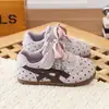 Sapatos Infantis de Bolinhas com Solado Macio Argan 2026 Primavera/Outono Novos Sapatos de Lona Pequenos da Moda Confortáveis Sapatos Esportivos para Crianças de Meia-Idade/Mais Velhas