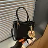 Bolsa de Mão Transfronteiriça de Alto Valor Feminina Novo Estilo Outono 2026 Moda Elegante Estilosa Bolsa de Ombro Único Transversal Estilo Balde