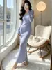 Vestido de tricô versátil de cor sólida simples para outono e inverno, elegante e emagrecedor, adequado para combinar com um casaco como um vestido suéter de base.