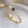 Pulsera de Trébol de Cuatro Hojas Moda Popular Acero de Titanio Versátil No se Desvanece Brazalete Abierto Acero Inoxidable Lujo Ligero Accesorio Transfronterizo para Mujer