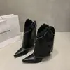 Botines western de tacón alto y punta fina para mujer, nuevo estilo verano 2026, combinados con faldas, botines de pantalón retro con tachuelas y tacón fino de corte en V