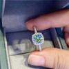 Fidelidade Verde Quatro Garra Saco Quadrado Mosan Diamond Ring Cor Moissanite Atacado Suporte Qualquer Identificação Anexado Certificado