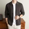 Cardigan de Tricô Estampado Estilo Old Money Yingao para Homens, Nova Jaqueta Suéter Simples com Gola Lapela para Homens de Meia-idade, Tendência