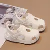 Sandálias de Dedinho Estilo Novo de Verão para Meninos, Sapatos de Praia Antiderrapantes com Velcro de Solado Macio para Bebês de 3-6 Anos, Modernas e na Moda