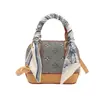 2026 Nova Mini Bolsa Retro Estampada para Crianças com Decoração de Lenço de Seda, Bolsa Transversal para Meninas, Pequena Bolsa de Viagem para Bebê