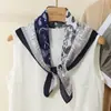 Bufanda de Seda Estilo Cochecito 2025 Nuevo Estilo Bufanda de Terciopelo Versátil Moda Retro Bufanda Cuadrada Suave de Algodón Lino