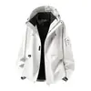Jaqueta Três em Um Nova para Homens para Uso Externo 2026, Outono/Inverno, À Prova de Vento e Impermeável Removível, Roupa de Caminhada para Casais