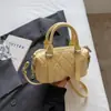 Bolsa Pequena da Moda de Rua para Mulheres 2025 Verão Novo Estilo Moda Personalizada Acolchoada Diamante Bolsa de Mão Ombro Único Transversal