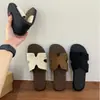 Pantuflas de lino estilo coreano First Encounter para mujer, nuevo modelo de verano, sandalias de una tira, estilo vacacional, adecuadas para la costa y la playa, suaves y planas