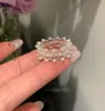 Anel de Pérola com Renda Estilo Francês para Mulheres, Versátil, Acabamento Exquisito, Luxo Leve, Anel Elegante e Único para Dedo Indicador, Anel de Design de Nicho