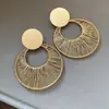 Pendientes Geométricos de Círculo Hueco Dorado Estilo Transfronterizo Europeo y Americano, Pendientes de Lujo Ligero de Gama Alta para Mujer, Accesorios de Oreja Exagerados de Diseñador
