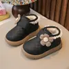 Botas de Algodón Caliente de Terciopelo Baby Plus 2025 Otoño Invierno Suela Suave Niña Bonitas Flores Tejidas Zapatos de Algodón Botas de Nieve para Bebé
