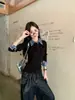 Estilo de dos piezas de nicho para principios de otoño de 2025, colorblock, elegante camiseta de manga larga con cuello polo para mujer, corte ajustado, top de moda
