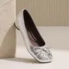 Novos sapatos baixos femininos casuais de couro estilo francês para o outono de 2026, com laço, boca rasa, sola macia, confortáveis