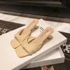 Versión de Piel de Vaca del Mismo Estilo Nuevo Verano 2025 Mula Francesa de Punta Cuadrada Plisada de Una Correa Zapatillas de Media Caña Tacones Altos para Mujer