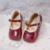 Sapatos de Princesa de Couro para Meninas Coleção Outono 2026 Acabamento em Renda Solado Macio Sapatos Mary Jane Sapatos de Performance Infantil Sapatos Vermelhos Individuais