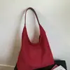 Bolso de hombro de gamuza estilo Dongdaemun coreano, gran capacidad, estilo HOBO de moda, simple y moderno, diseñado para mujeres, y se puede llevar debajo del brazo