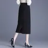 Saia Reta Elegante com Caimento Emagrecedor Moda para o Trabalho Saia Midi Preta Valorizadora Coleção Outono 2026 Saia Lápis de Cintura Alta