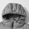 Chamarra de Plumón con Capucha para Hombre Marca Trendy Americana Estilo Vibe Color Sólido Diseño de Múltiples Cierres Abrigo Cálido de Invierno