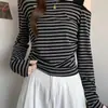 Camiseta Retro de Manga Larga Ajustada con Rayas Tejidas de Colores para Mujer, de Hombro Descubierto, Venta al por Mayor de Fabricante para Otoño e Invierno, con Diseño de un Solo Hombro