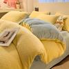 Juego de cama de terciopelo de leche tallado engrosado de invierno de cuatro piezas con funda de edredón de doble cara con forro polar para dormitorio de estudiantes, juego de cama individual de tres piezas