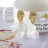 Brincos de Concha com Textura Irregular Plissada Agulha de Prata Simples Modernos Elegantes Brincos de Luxo Leve de Alta Qualidade Elegantes