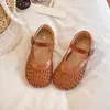 Zapatos de Cuero Trenzado para Niñas 2026 Verano Nuevos Zapatos de Abuela Infantiles Calados Casuales Suela Suave Cómodos Sandalias de Punta Cerrada