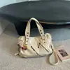 Bolsa tote grande de couro macio retrô transfronteiriça para mulheres, estilo europeu e americano de outono, bolsa de ombro de nicho para viagens curtas, moderna