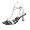 Sandalias Versátiles de Exterior de Verano 2026, Estilo Nuevo de Nicho, Negro con Puntos Blancos, Estilo Francés, Punta Abierta, Sin Tacon Trasero, para Mujer, para Combinar con Vestidos