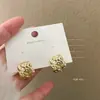 Pendientes de Oro y Plata 2023 Nuevos de Moda Nicho Lujo Ligero Gama Alta Metal Francés Exquisitos Pendientes de Botón para Mujer