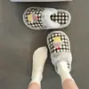 Lindas pantuflas de peluche de helado de dibujos animados para mujer, colección otoño/invierno 2026, suaves y cómodas para usar en exteriores, versátiles y con forro polar, con diseño de punta peluda