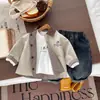 Conjunto de Tres Piezas de Chaqueta de Dibujos Animados para Niños Novedades de Otoño 2026 Rompevientos Casual para Niños Pequeños Conjunto de Jeans para Bebé