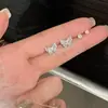 Aretes de Mariposa con Gradiente Azul Hielo, Aretes Frescos y Dulces, Diseño de Nicho, Aretes Personalizados y Versátiles para Mujer