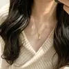 Novo Colar de Cabacinha com Caractere de Bênção Chinês para Mulheres Ouro Areia Luxo Leve Franja Pingente Esmeralda Estilo Chinês Placa de Bênção Corrente para Clavícula Outono