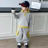 Conjunto para Menino 2026 Nova Moda Primavera Estiloso e Tendência Moletom com Capuz para Bebê Conjunto Esportivo de Duas Peças para Primavera e Outono Infantil