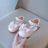 Sapatos de Princesa para Meninas 2025 Primavera e Outono Novos Casuais para Menininhas Crianças Sandálias Borboleta Brilhantes com Strass Solado Macio para Bebês