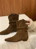 Botas de Cano Curto Ocidentais Apontadas Estilo Retrô de Hong Kong First Encounter Season para Mulheres, Moda Outono/Inverno 2026 Botinhas Versáteis de Salto Baixo