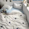 Juego de Cama Individual de Cuatro Piezas Grado A para Maternidad e Infancia Sábana Funda de Edredón Ropa de Cama Dormitorio de Estudiante Juego de Tres Piezas Venta Directa de Fábrica